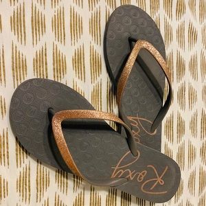 Roxy pink glitter flip flops